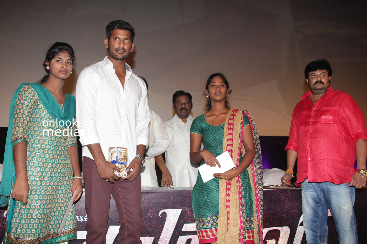 https://onlookersmedia.in/wp-content/uploads/2015/08/Paayum-Puli-Audio-Launch-Stills-Photos-Vishal-Kajal-Aggarwal-30.jpg