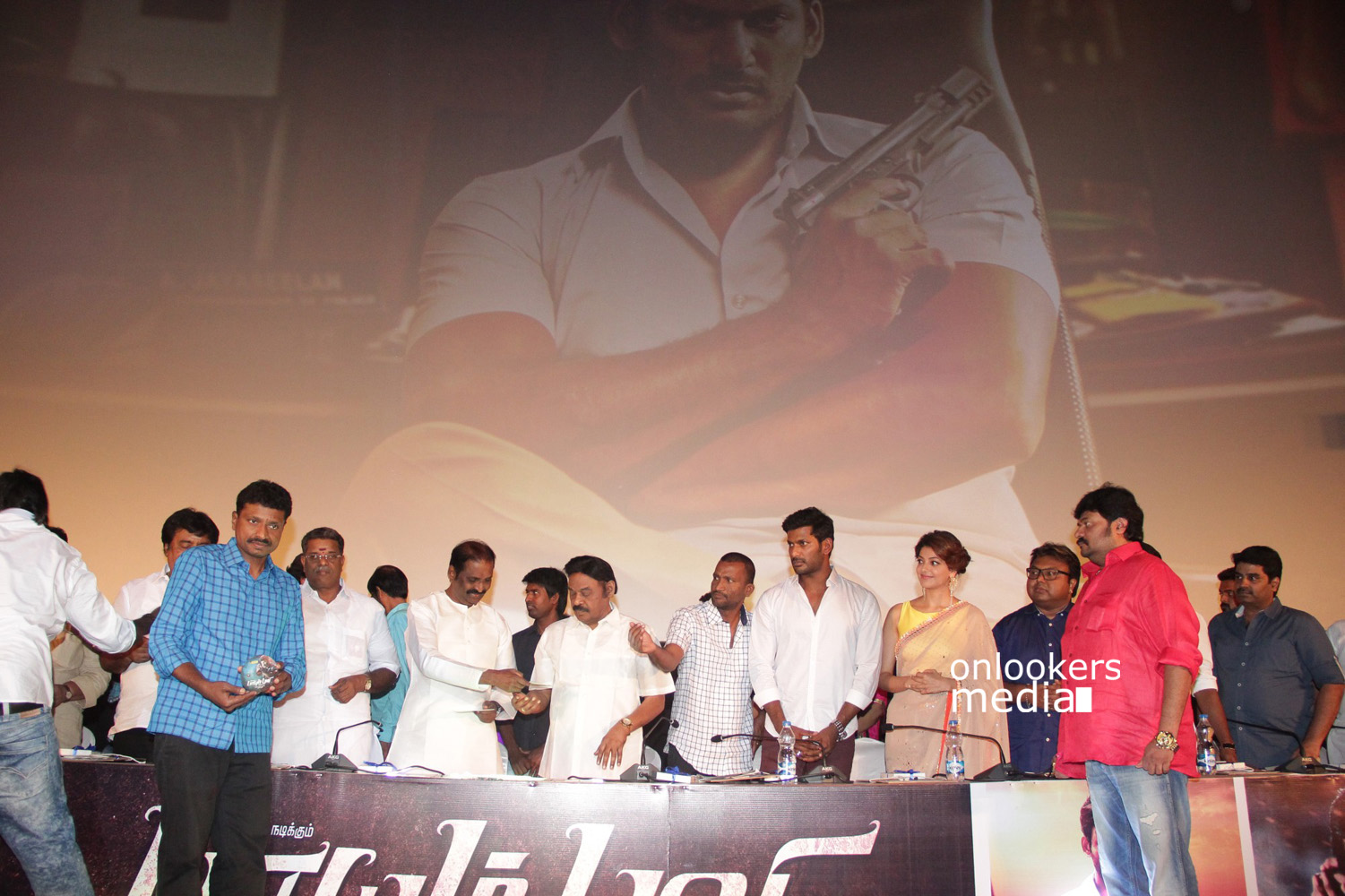 https://onlookersmedia.in/wp-content/uploads/2015/08/Paayum-Puli-Audio-Launch-Stills-Photos-Vishal-Kajal-Aggarwal-40.jpg