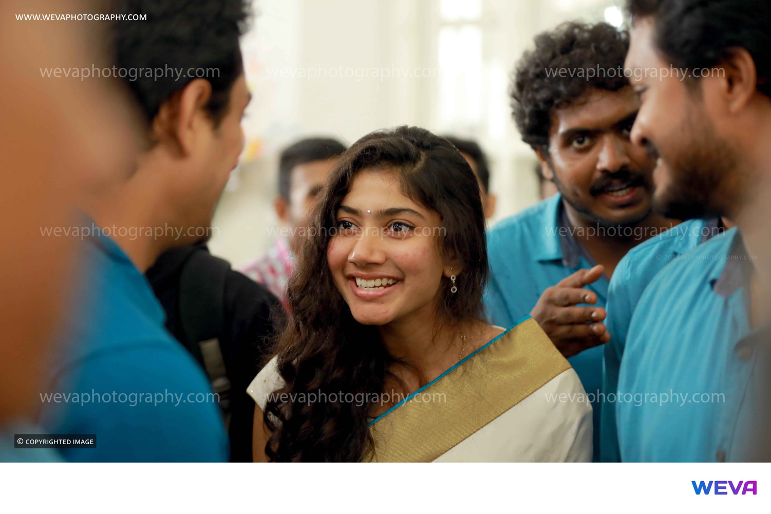 https://onlookersmedia.in/wp-content/uploads/2015/08/Sai-Pallavi-at-Alphonse-Puthren-Wedding-Function-1.jpg