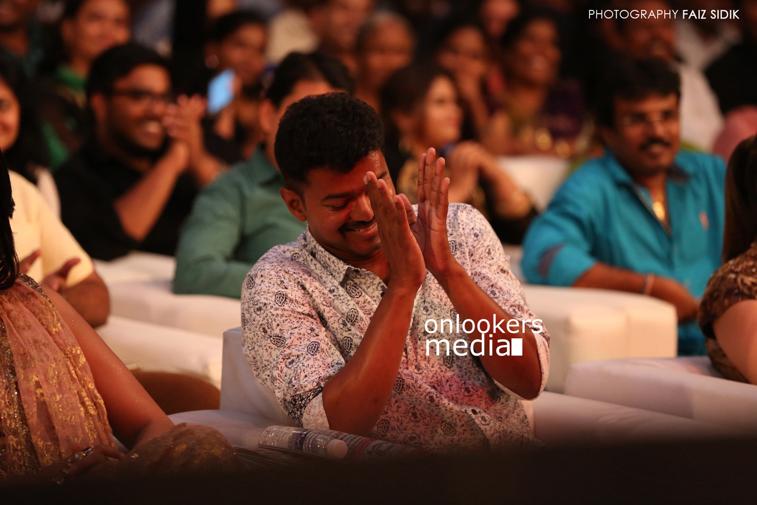 https://onlookersmedia.in/wp-content/uploads/2015/08/Vijay-at-Puli-audio-launch-function-stills-photos-29.jpg