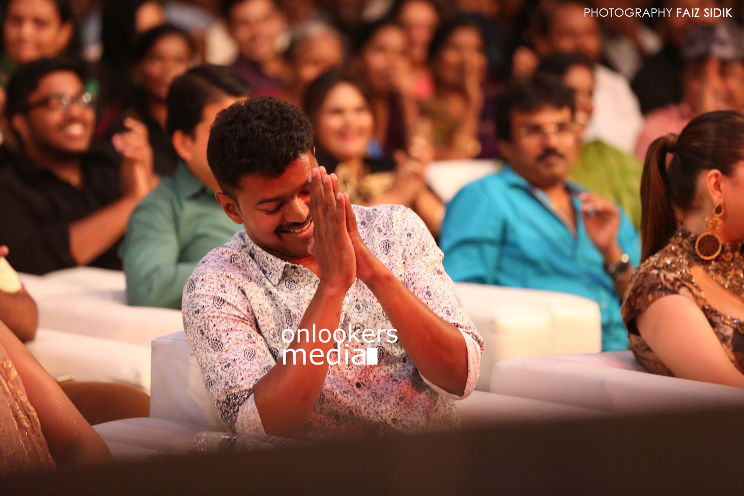 https://onlookersmedia.in/wp-content/uploads/2015/08/Vijay-at-Puli-audio-launch-function-stills-photos-34.jpg
