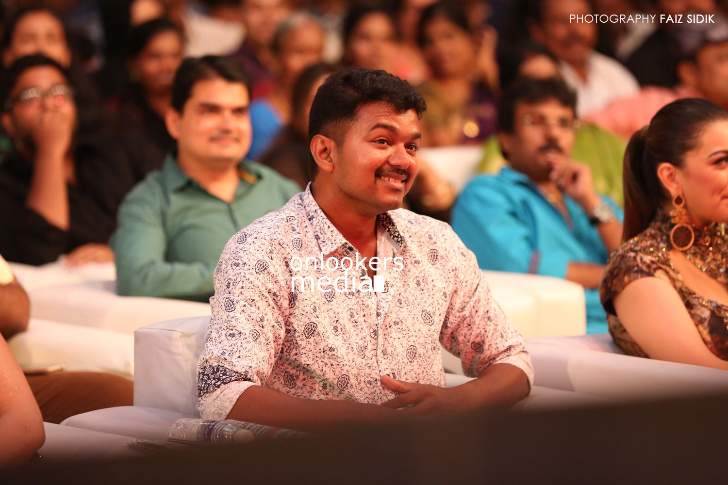 https://onlookersmedia.in/wp-content/uploads/2015/08/Vijay-at-Puli-audio-launch-function-stills-photos-38.jpg