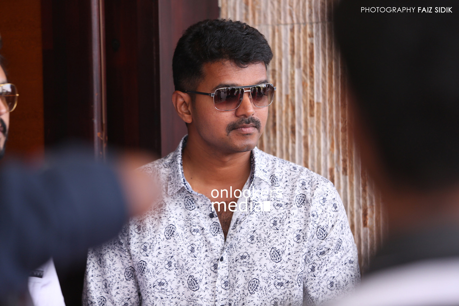 https://onlookersmedia.in/wp-content/uploads/2015/08/Vijay-at-Puli-audio-launch-function-stills-photos-7.jpg