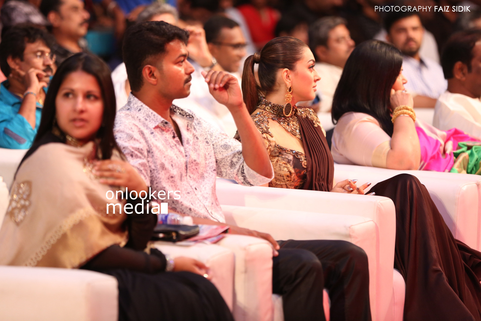 Vijay’s wife Sangeeta at Puli audio launch-Stills-Photos (17)