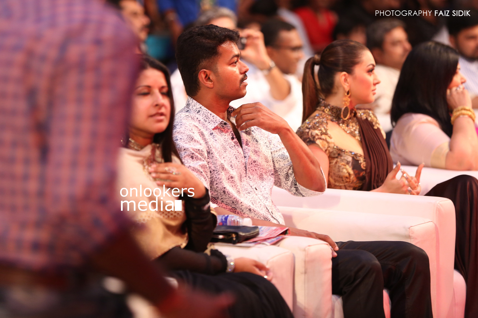 Vijay’s wife Sangeeta at Puli audio launch-Stills-Photos (19)