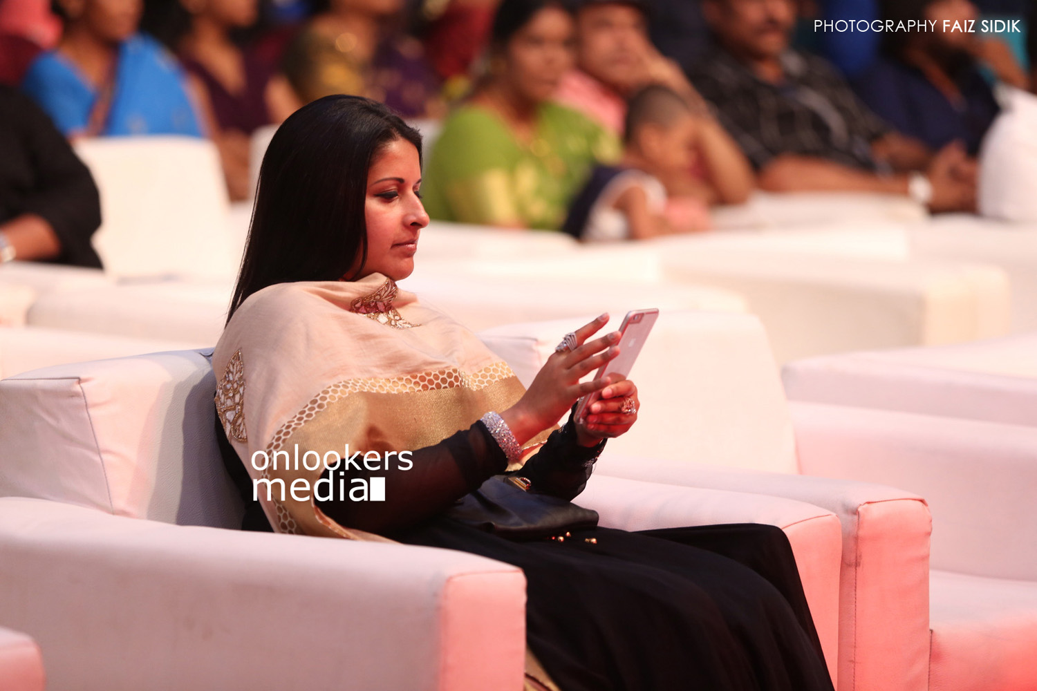 https://onlookersmedia.in/wp-content/uploads/2015/08/Vijays-wife-Sangeetha-at-Puli-audio-launch-Stills-Photos-5.jpg