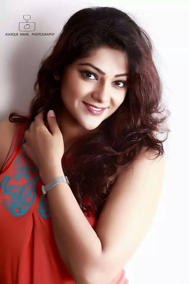 https://onlookersmedia.in/wp-content/uploads/2015/09/Abhirami-Latest-Photos-Made-For-Each-Other-Anchor-16.jpg