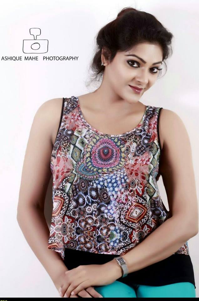 https://onlookersmedia.in/wp-content/uploads/2015/09/Abhirami-Latest-Photos-Made-For-Each-Other-Anchor-7.jpg