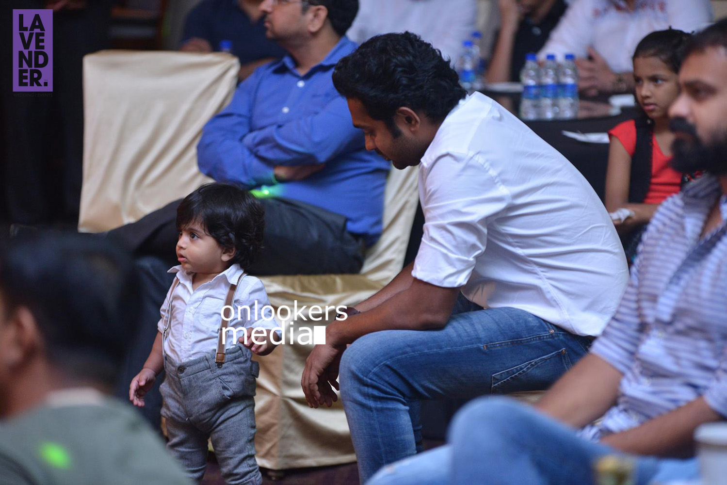 https://onlookersmedia.in/wp-content/uploads/2015/09/Asif-Ali-family-Adam-Asif-Zema-Asif-Kohinoor-Audio-Launch-Stills-Photos-1.jpg
