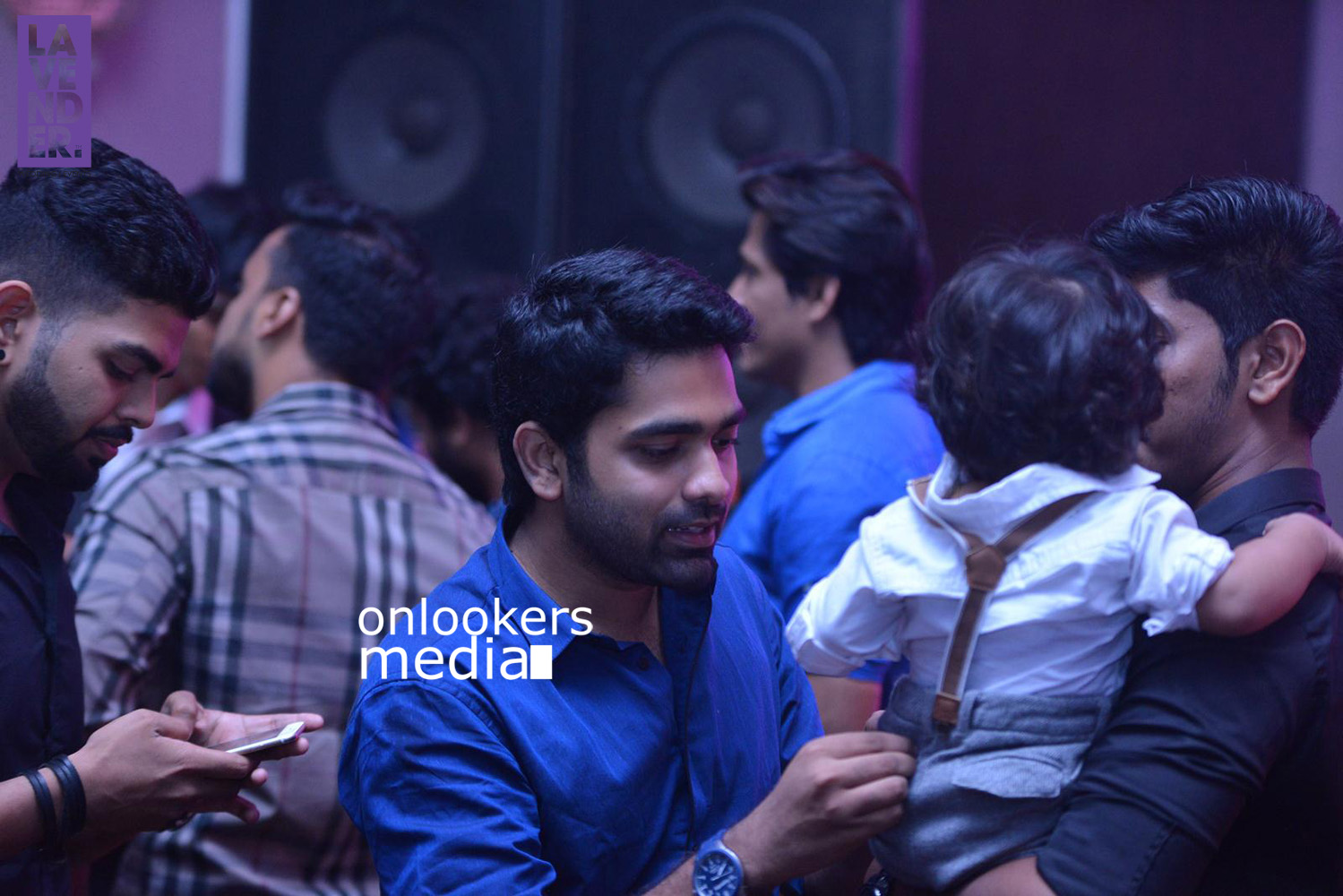 https://onlookersmedia.in/wp-content/uploads/2015/09/Asif-Ali-family-Adam-Asif-Zema-Asif-Kohinoor-Audio-Launch-Stills-Photos-13.jpg