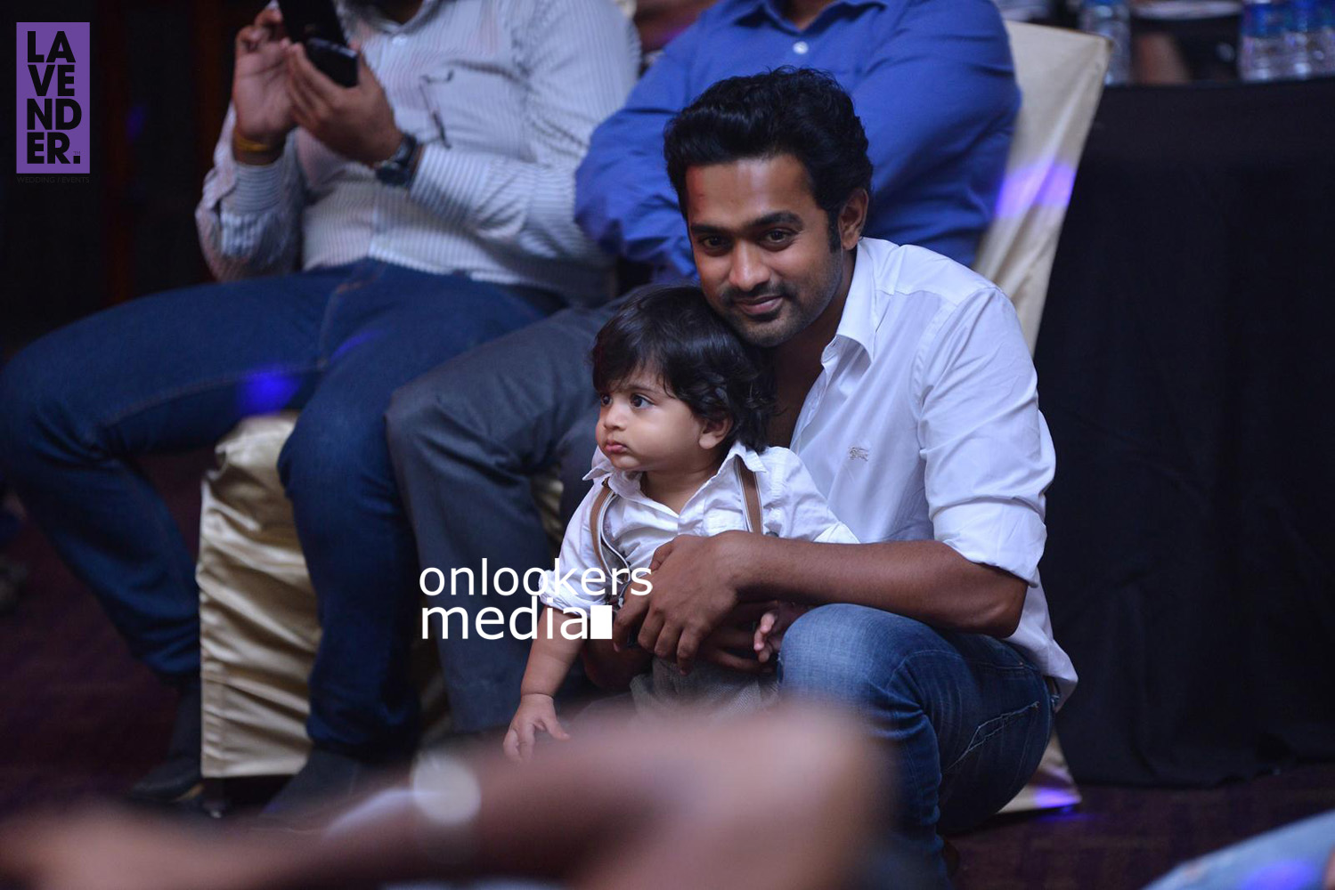 https://onlookersmedia.in/wp-content/uploads/2015/09/Asif-Ali-family-Adam-Asif-Zema-Asif-Kohinoor-Audio-Launch-Stills-Photos-19.jpg