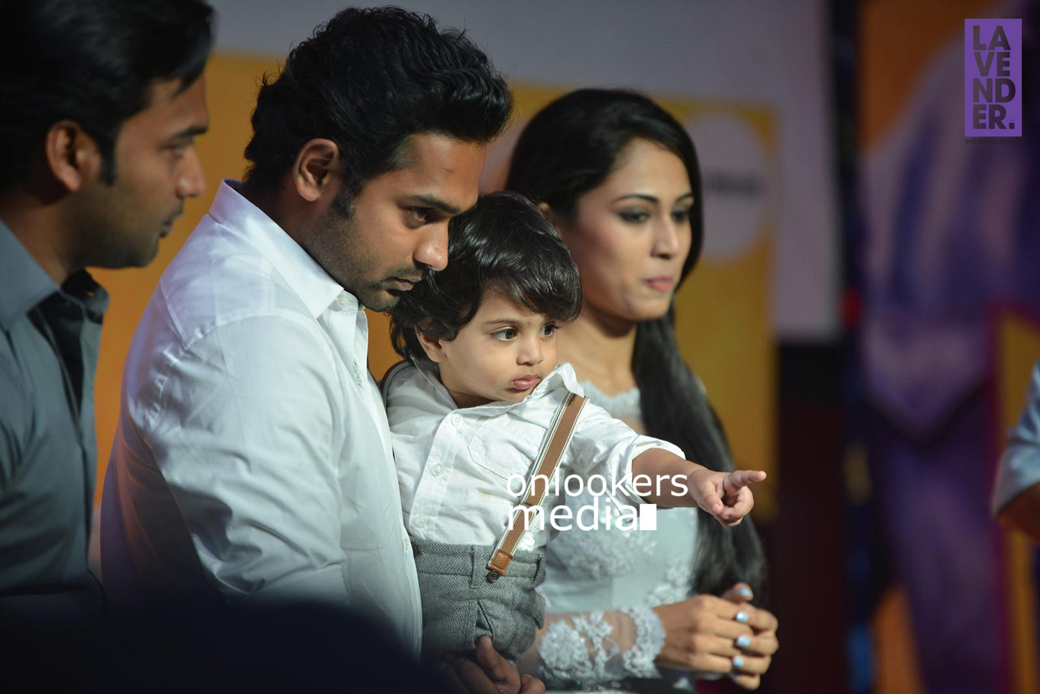 https://onlookersmedia.in/wp-content/uploads/2015/09/Asif-Ali-family-Adam-Asif-Zema-Asif-Kohinoor-Audio-Launch-Stills-Photos-3.jpg