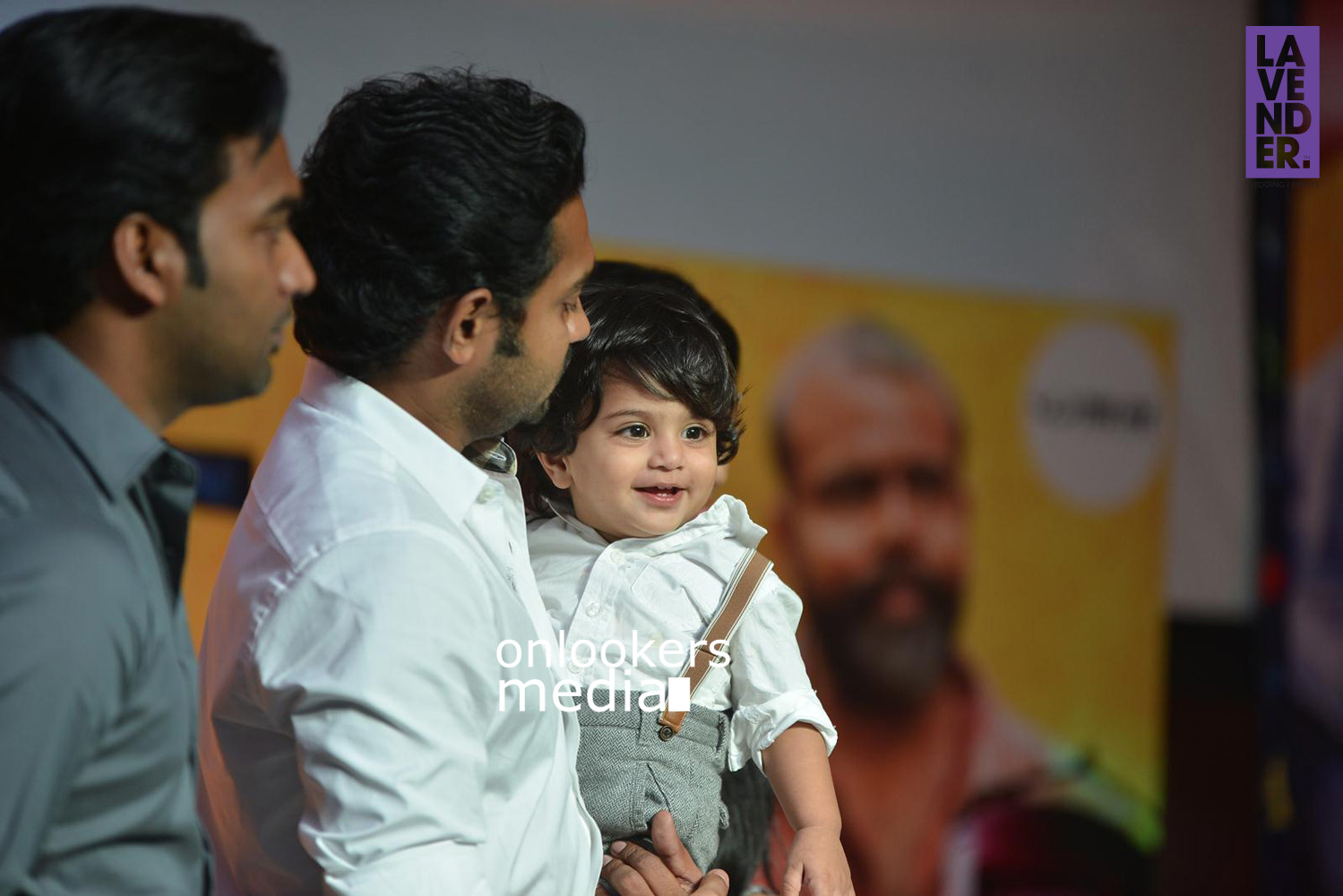 https://onlookersmedia.in/wp-content/uploads/2015/09/Asif-Ali-family-Adam-Asif-Zema-Asif-Kohinoor-Audio-Launch-Stills-Photos-4.jpg