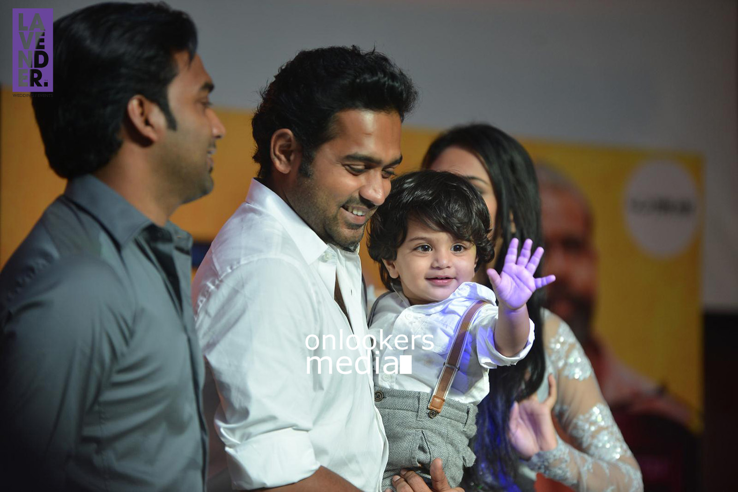 https://onlookersmedia.in/wp-content/uploads/2015/09/Asif-Ali-family-Adam-Asif-Zema-Asif-Kohinoor-Audio-Launch-Stills-Photos-6.jpg