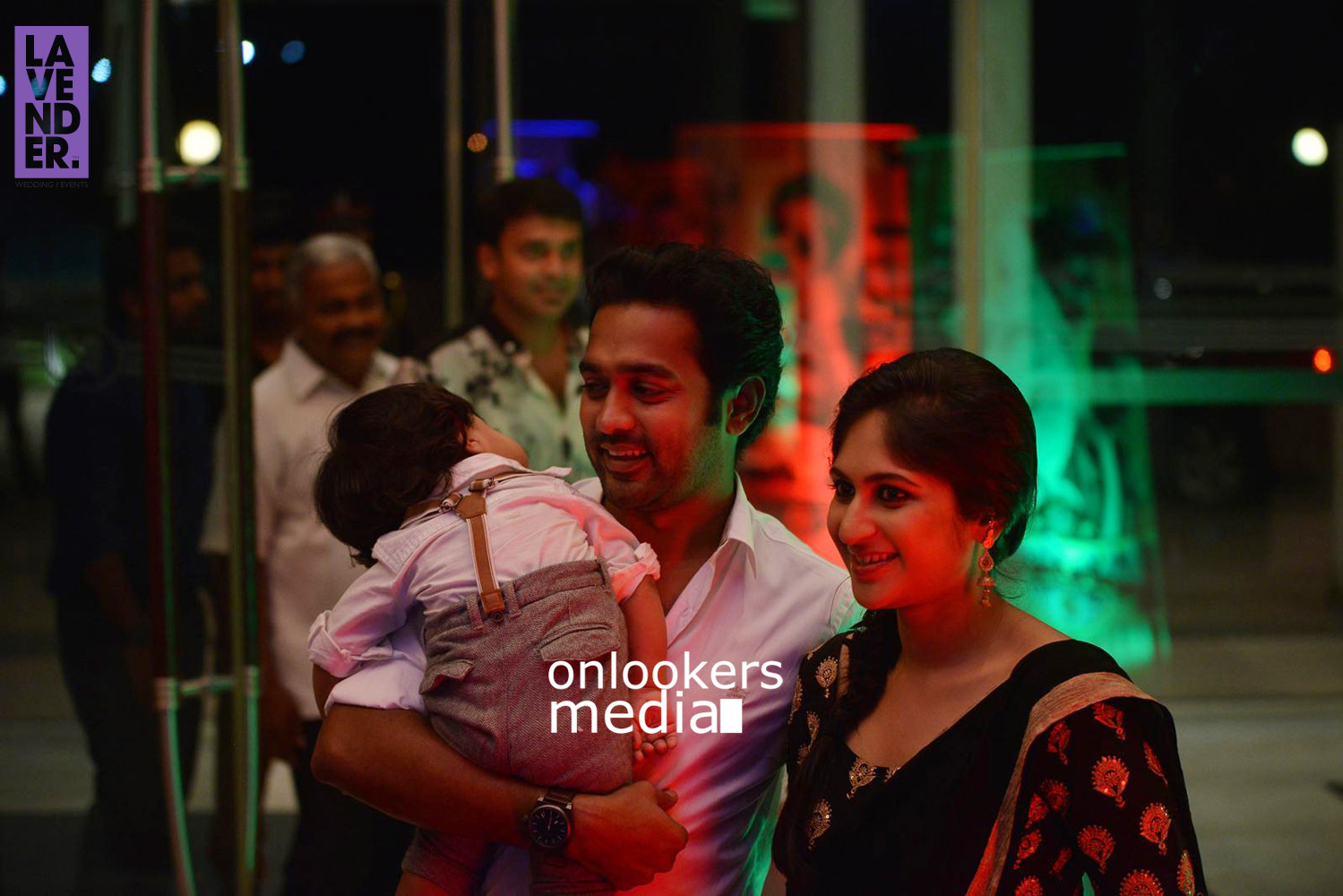 https://onlookersmedia.in/wp-content/uploads/2015/09/Asif-Ali-family-Adam-Asif-Zema-Asif-Kohinoor-Audio-Launch-Stills-Photos-8.jpg