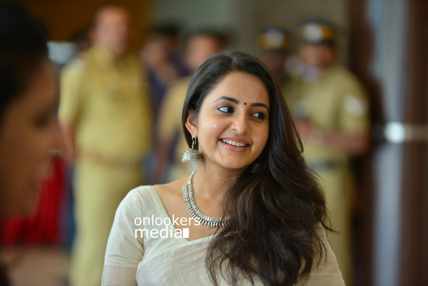 https://onlookersmedia.in/wp-content/uploads/2015/09/Bhama-at-Muktha-Wedding-Reception-Stills-Photos-8.jpg