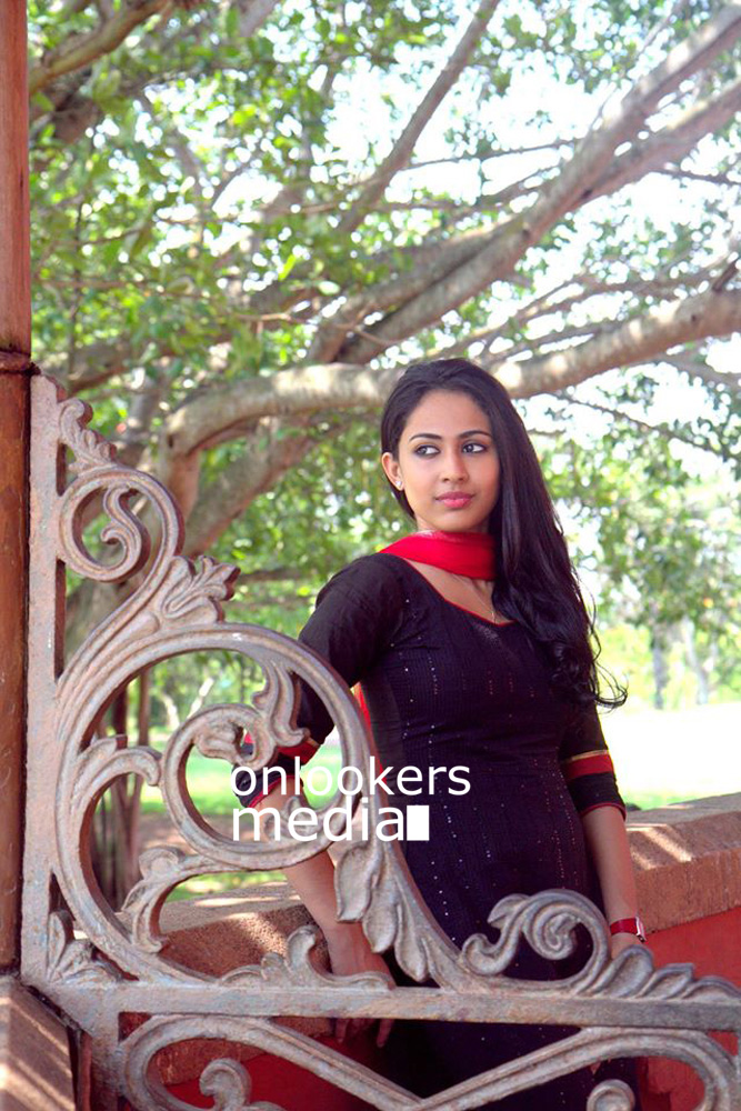 Kohinoor Malayalam Movie Actress Aparna Vinod Stills-Photos