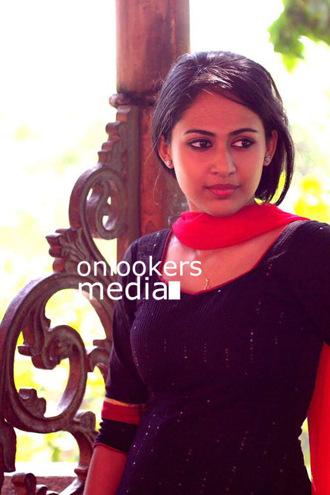 Kohinoor Malayalam Movie Actress Aparna Vinod Stills-Photos