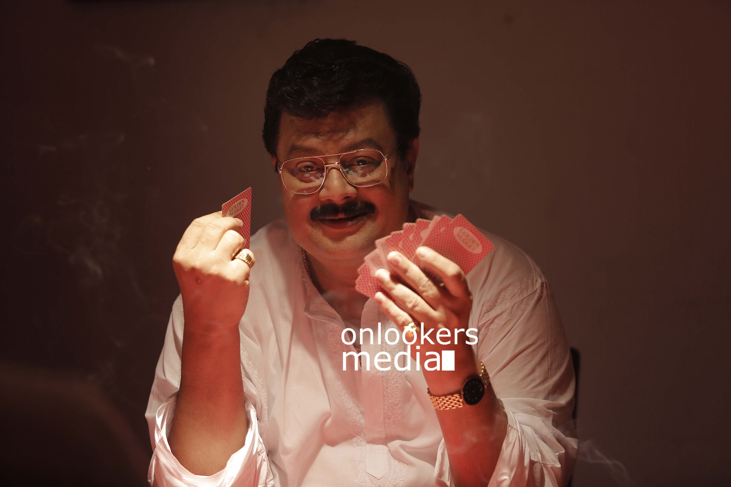 http://onlookersmedia.in/wp-content/uploads/2015/09/Kohinoor-Malayalam-Movie-Stills-Photos.jpg