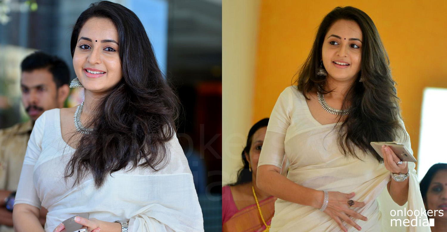 https://onlookersmedia.in/wp-content/uploads/2015/09/Malayalam-Actress-Bhama-Latest-Stills.jpg