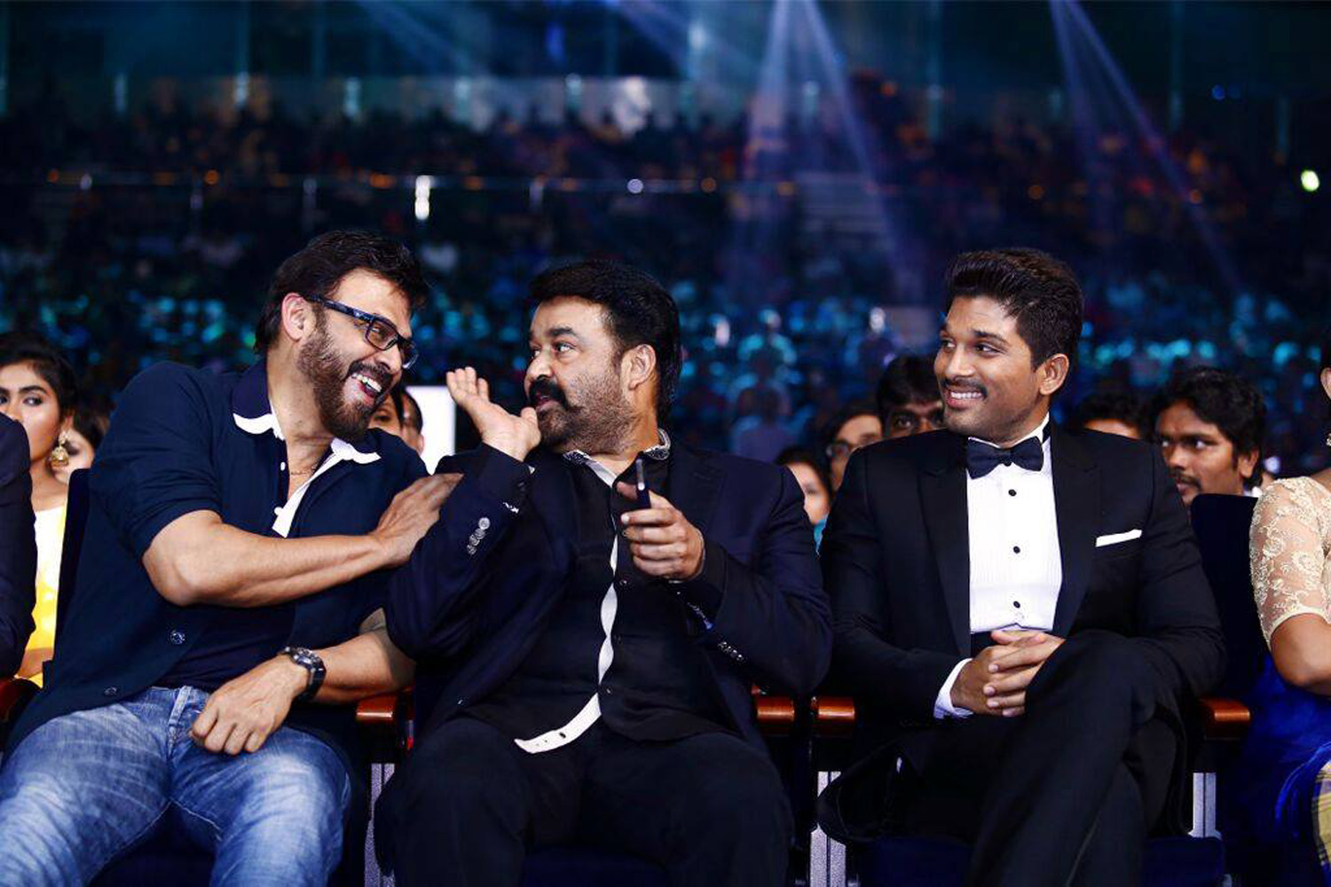 https://onlookersmedia.in/wp-content/uploads/2015/09/Mohanlal-at-SIIMA-awards-2015-stills-photos-1.jpg