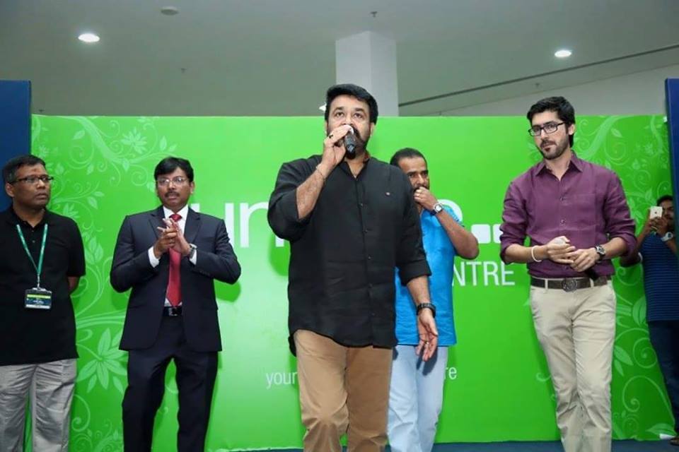 https://onlookersmedia.in/wp-content/uploads/2015/09/Mohanlal-at-Uni-Care-medical-center-inauguration-photos-12.jpg
