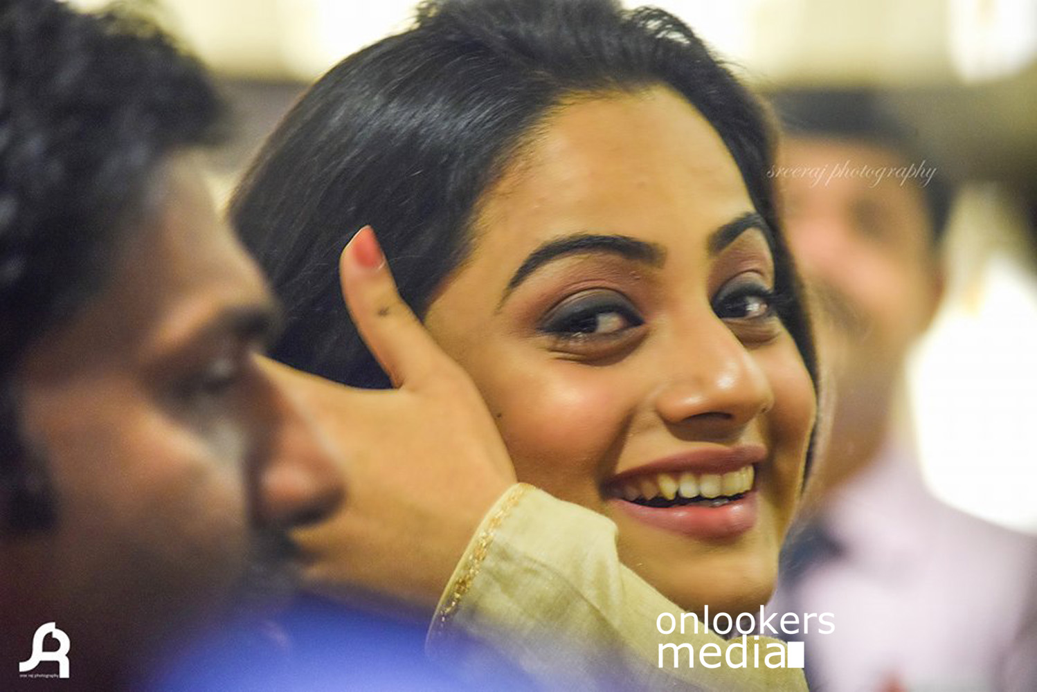 https://onlookersmedia.in/wp-content/uploads/2015/09/Namitha-Pramod-at-Parinaya-Githanjali-jewellery-4.jpg
