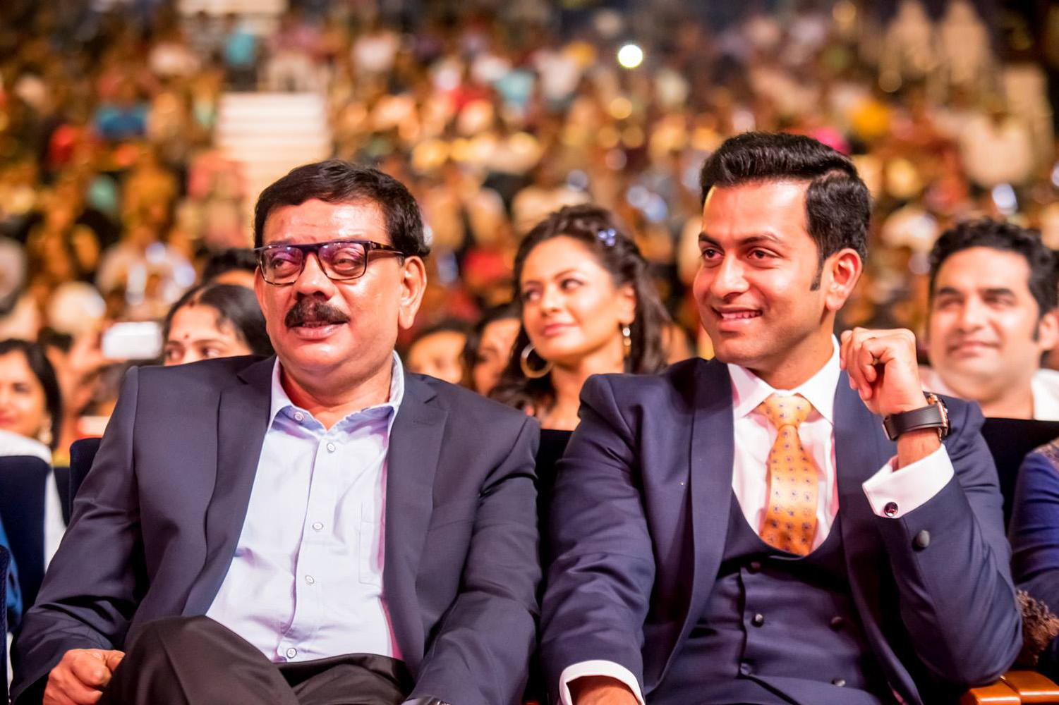 https://onlookersmedia.in/wp-content/uploads/2015/09/SIIMA-awards-2015-stills-photos-110.jpg