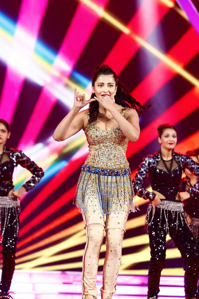 https://onlookersmedia.in/wp-content/uploads/2015/09/SIIMA-awards-2015-stills-photos-127.jpg