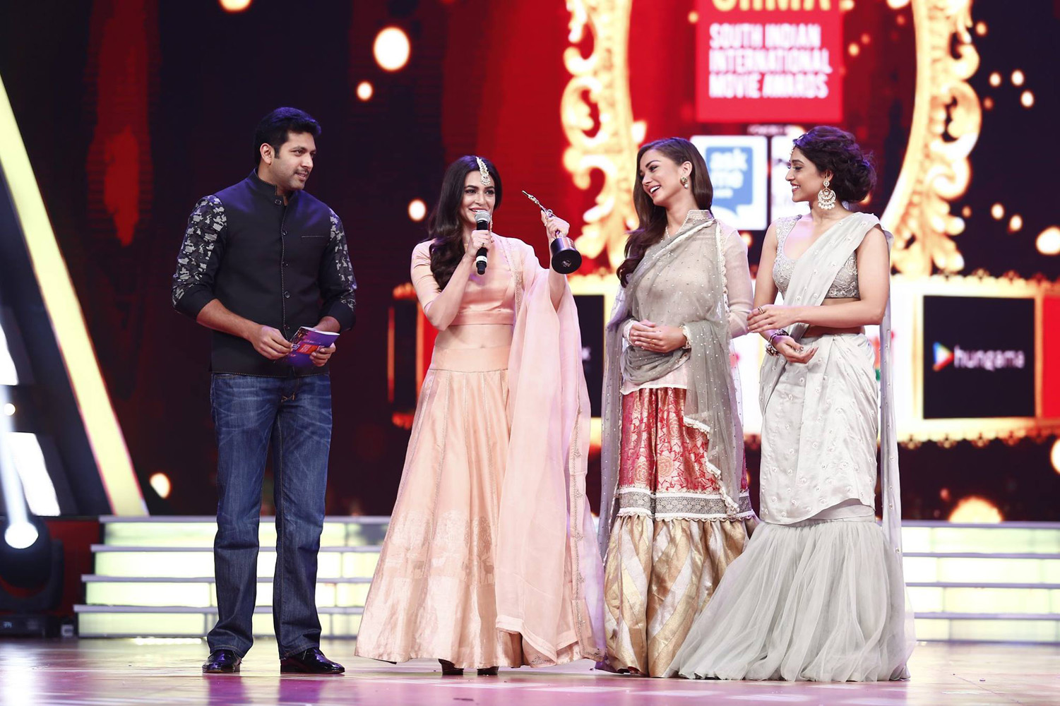 https://onlookersmedia.in/wp-content/uploads/2015/09/SIIMA-awards-2015-stills-photos-129.jpg