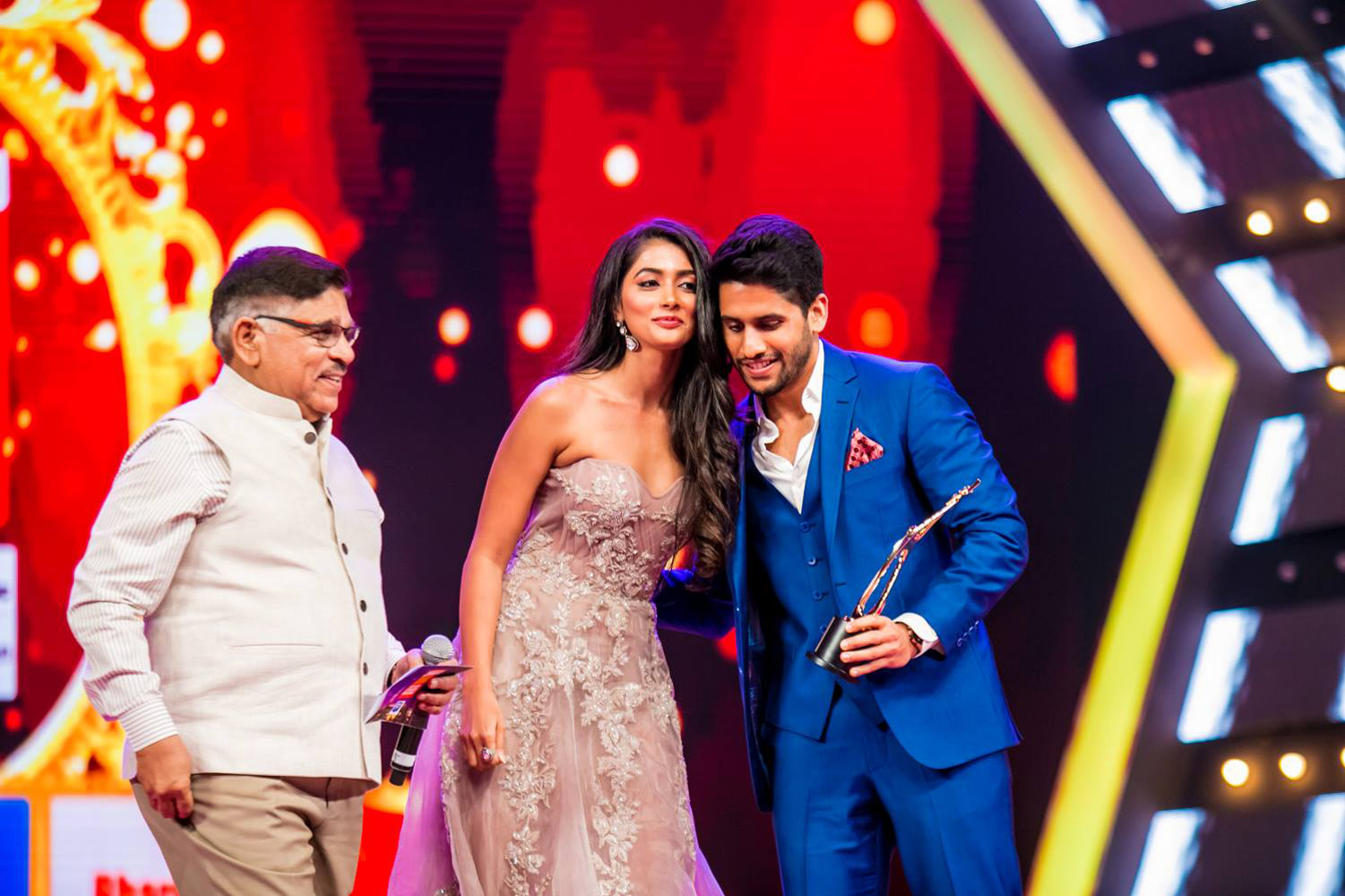 https://onlookersmedia.in/wp-content/uploads/2015/09/SIIMA-awards-2015-stills-photos-132.jpg