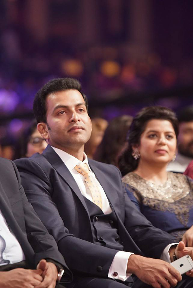 https://onlookersmedia.in/wp-content/uploads/2015/09/SIIMA-awards-2015-stills-photos-14.jpg