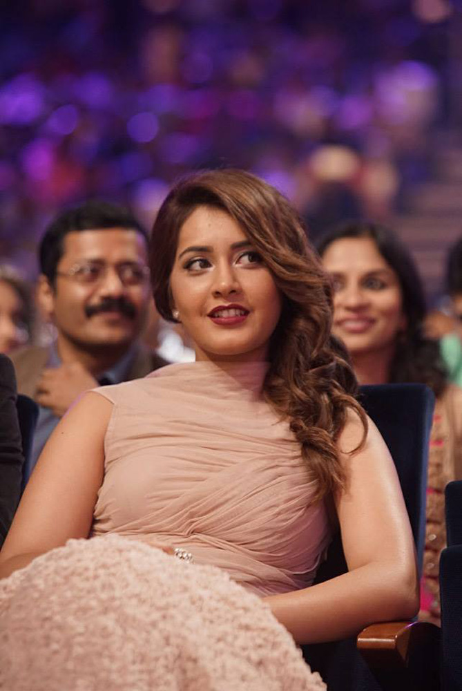 https://onlookersmedia.in/wp-content/uploads/2015/09/SIIMA-awards-2015-stills-photos-151.jpg