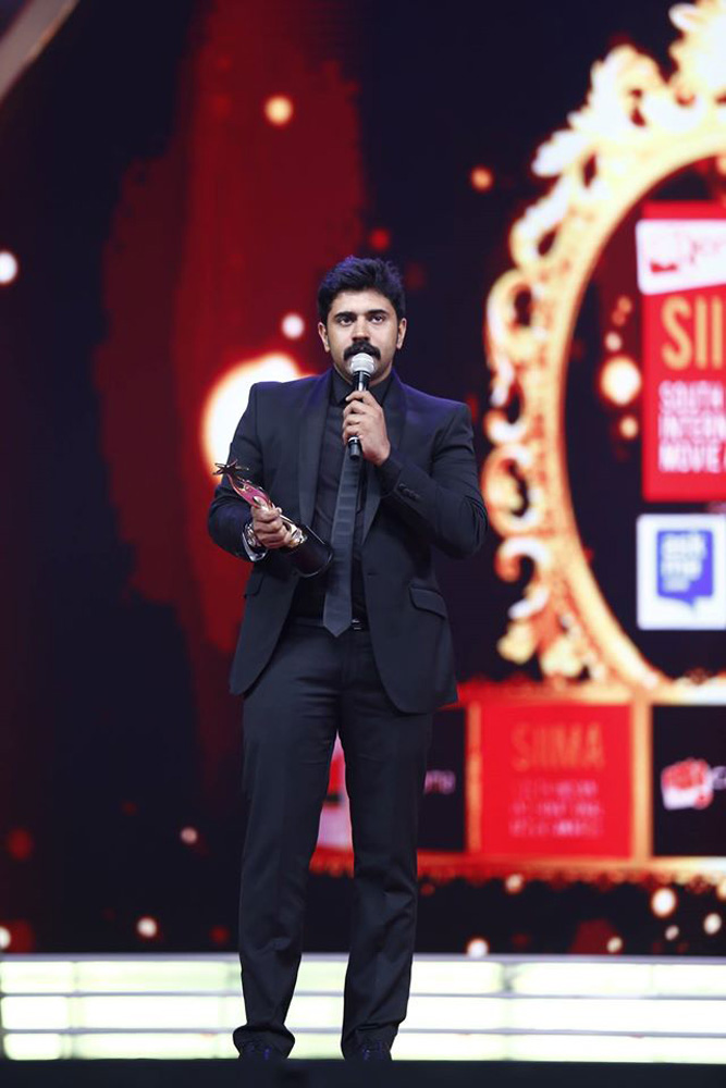 https://onlookersmedia.in/wp-content/uploads/2015/09/SIIMA-awards-2015-stills-photos-166.jpg