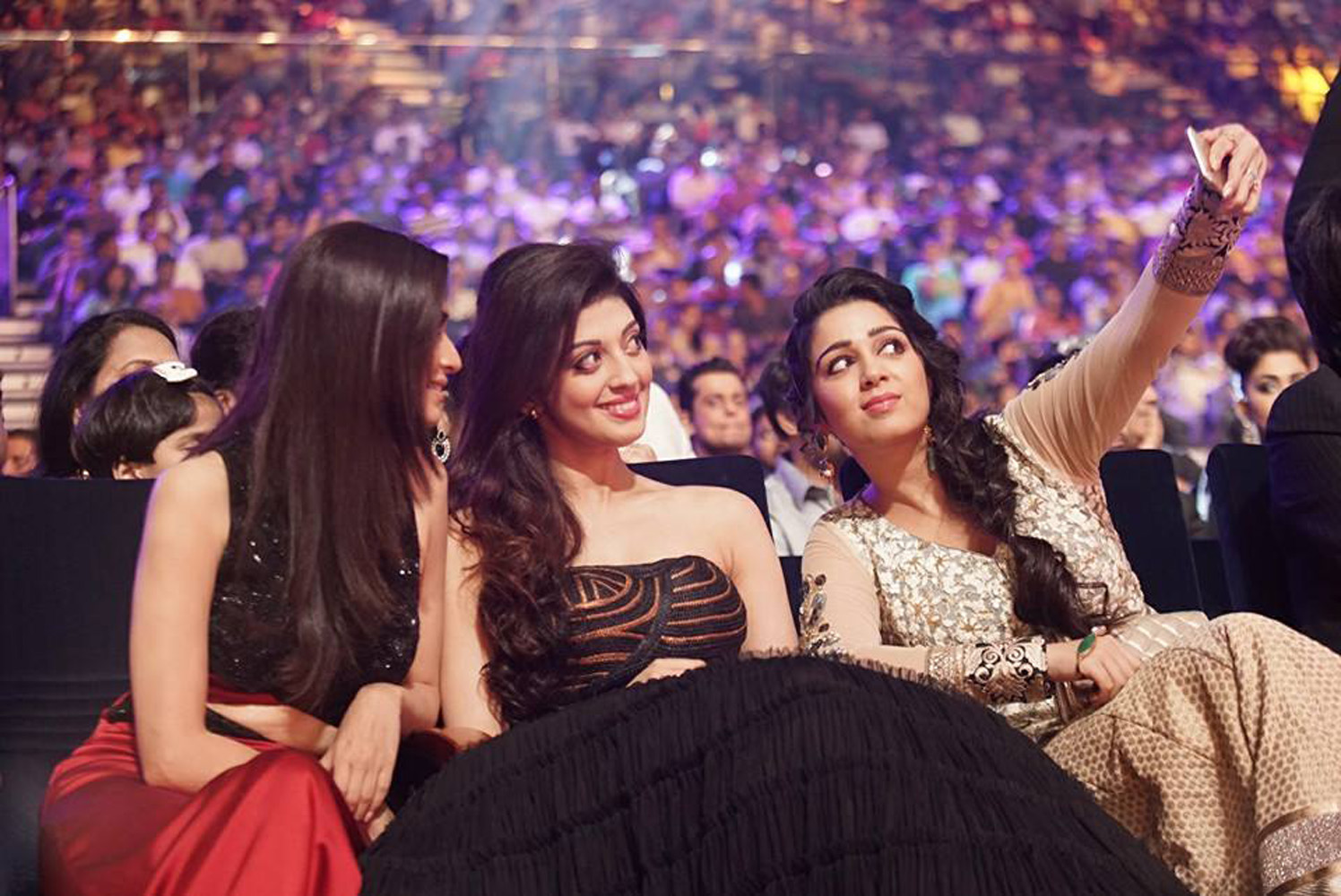 https://onlookersmedia.in/wp-content/uploads/2015/09/SIIMA-awards-2015-stills-photos-34.jpg