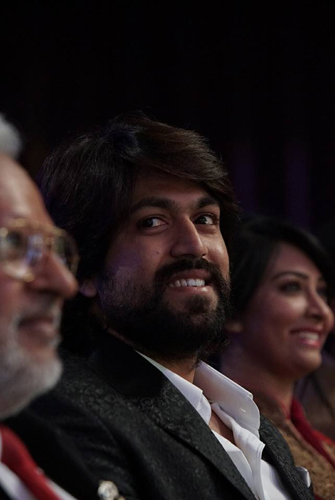 https://onlookersmedia.in/wp-content/uploads/2015/09/SIIMA-awards-2015-stills-photos-40.jpg