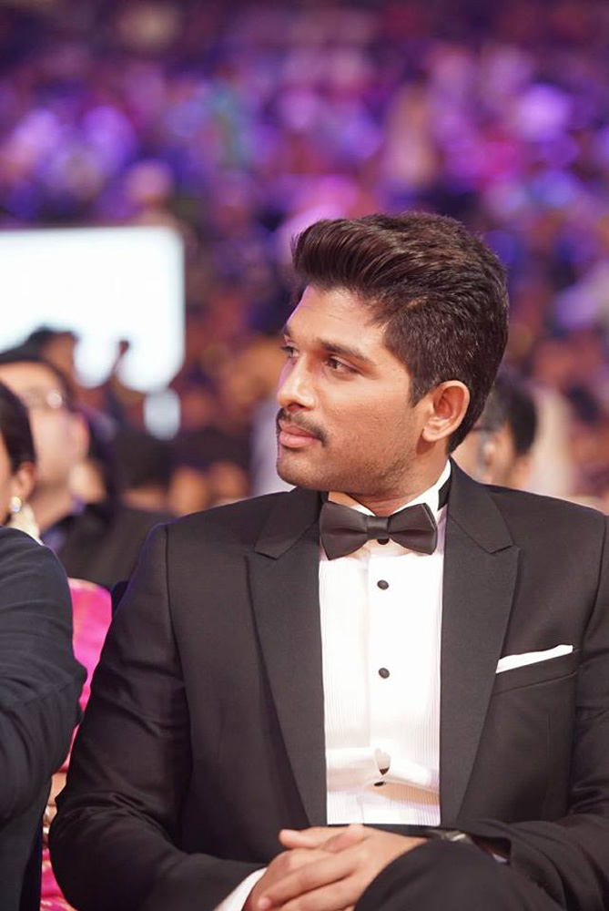 https://onlookersmedia.in/wp-content/uploads/2015/09/SIIMA-awards-2015-stills-photos-79.jpg