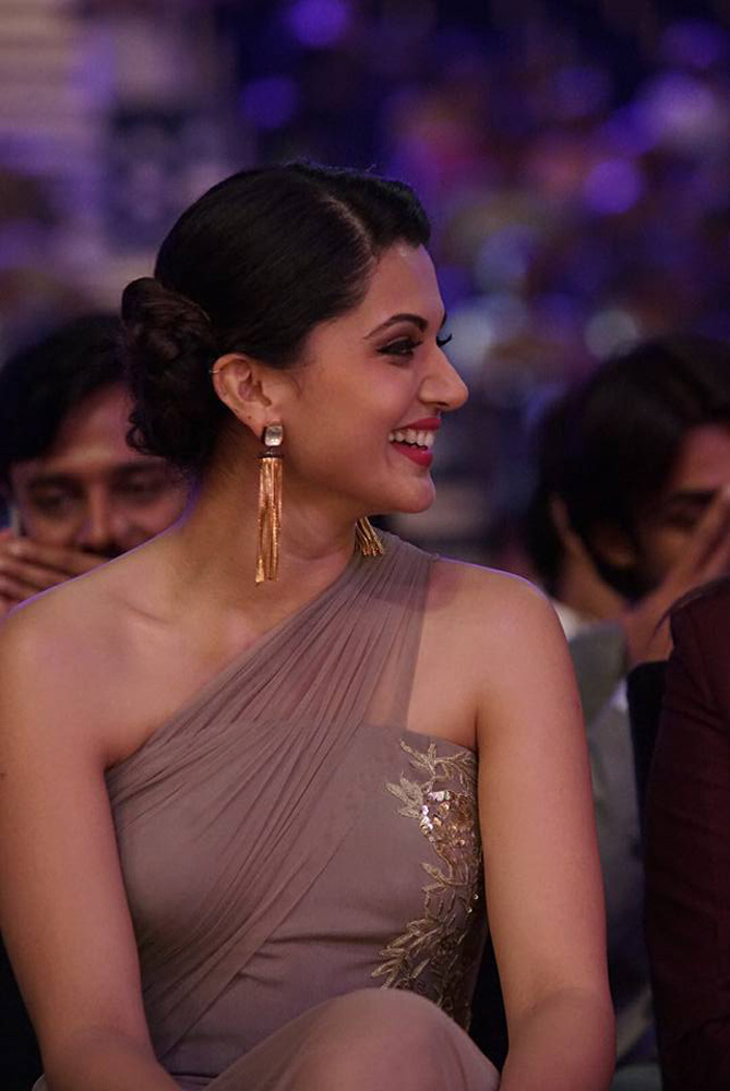 https://onlookersmedia.in/wp-content/uploads/2015/09/SIIMA-awards-2015-stills-photos-80.jpg