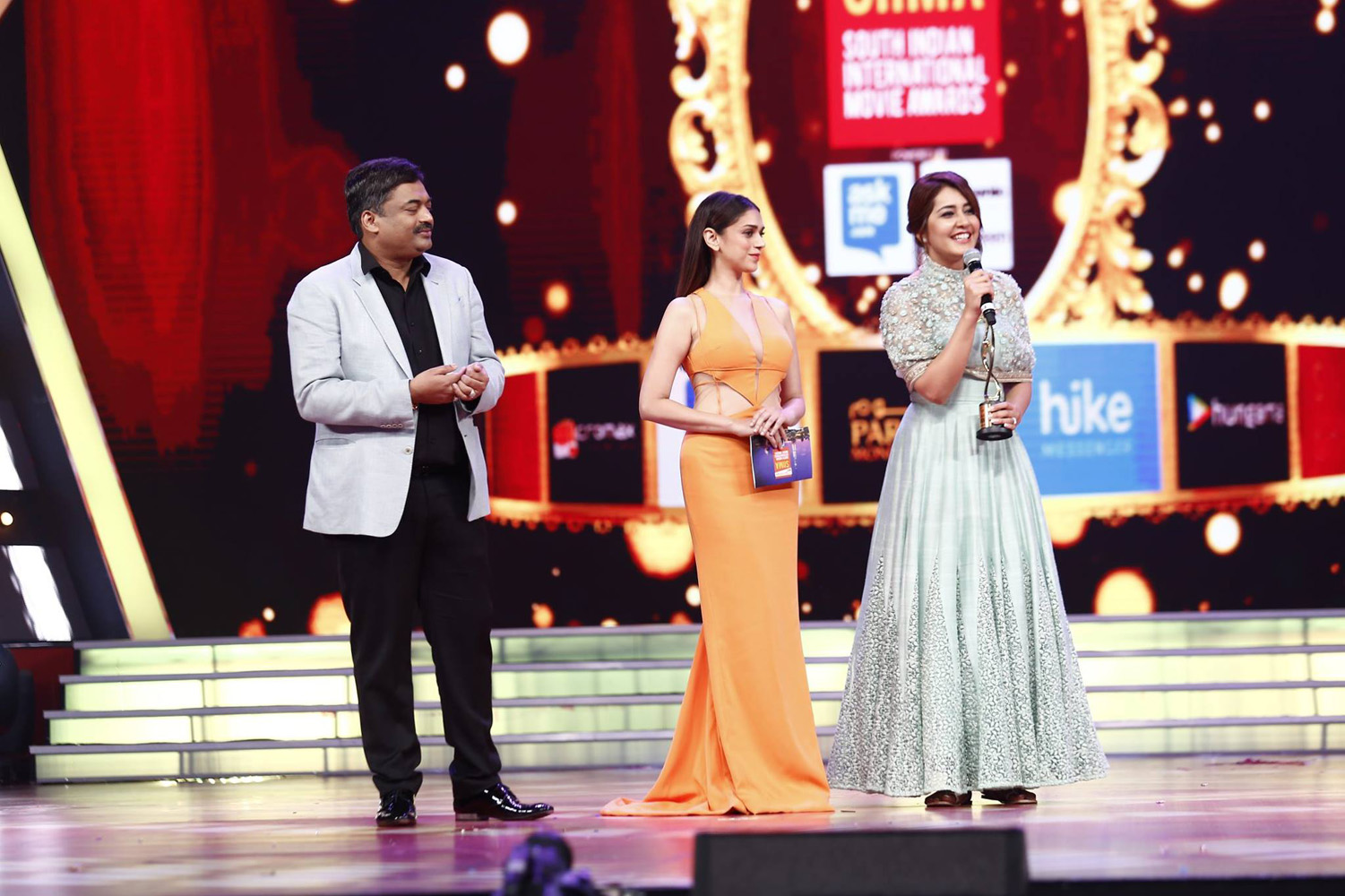 https://onlookersmedia.in/wp-content/uploads/2015/09/SIIMA-awards-2015-stills-photos-98.jpg
