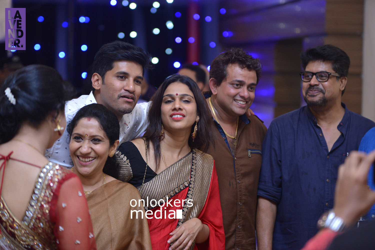 https://onlookersmedia.in/wp-content/uploads/2015/09/Singer-Sujatha-at-Najim-Arshad-Wedding-Reception-Stills-Photos-3.jpg