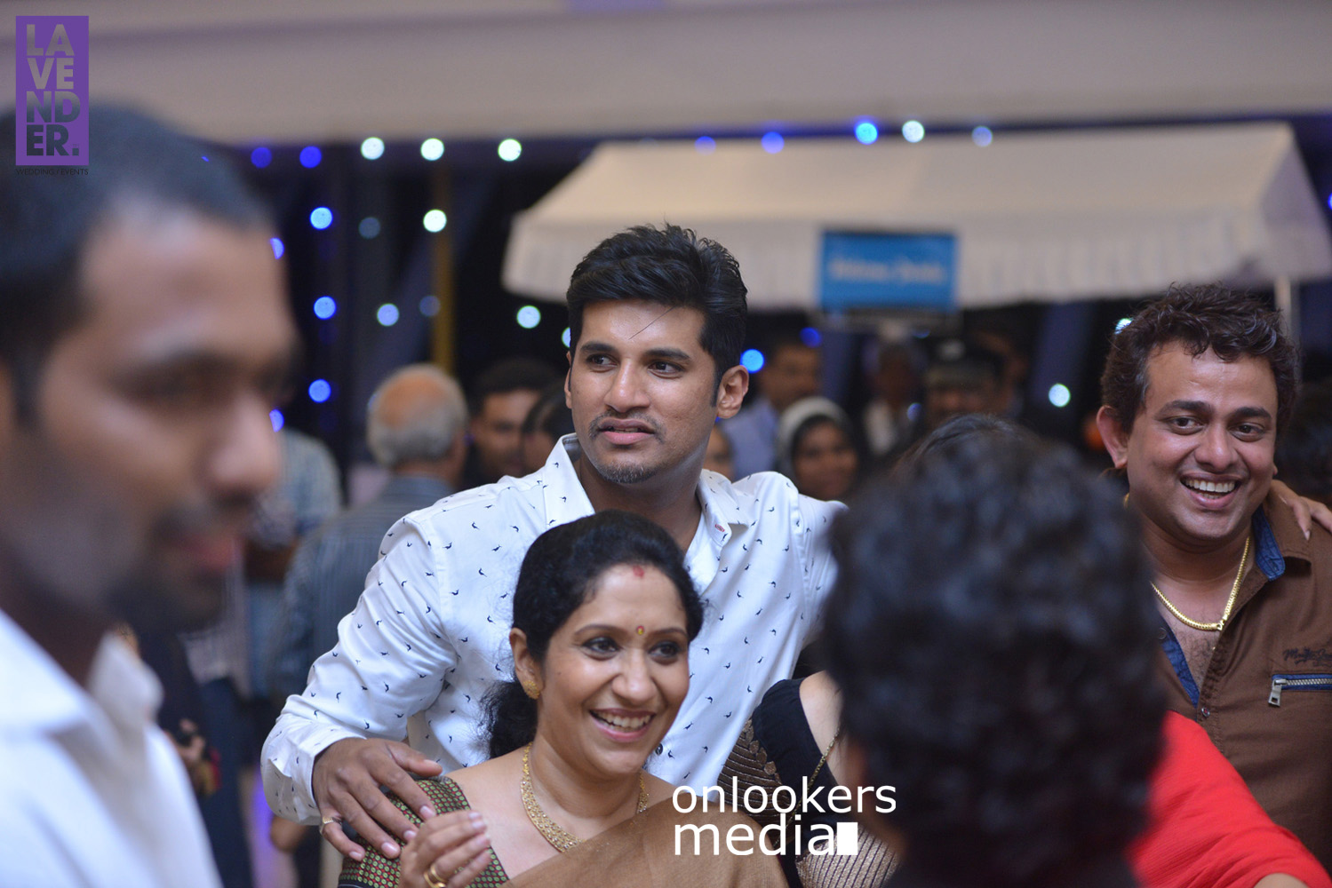https://onlookersmedia.in/wp-content/uploads/2015/09/Singer-Sujatha-at-Najim-Arshad-Wedding-Reception-Stills-Photos-8.jpg