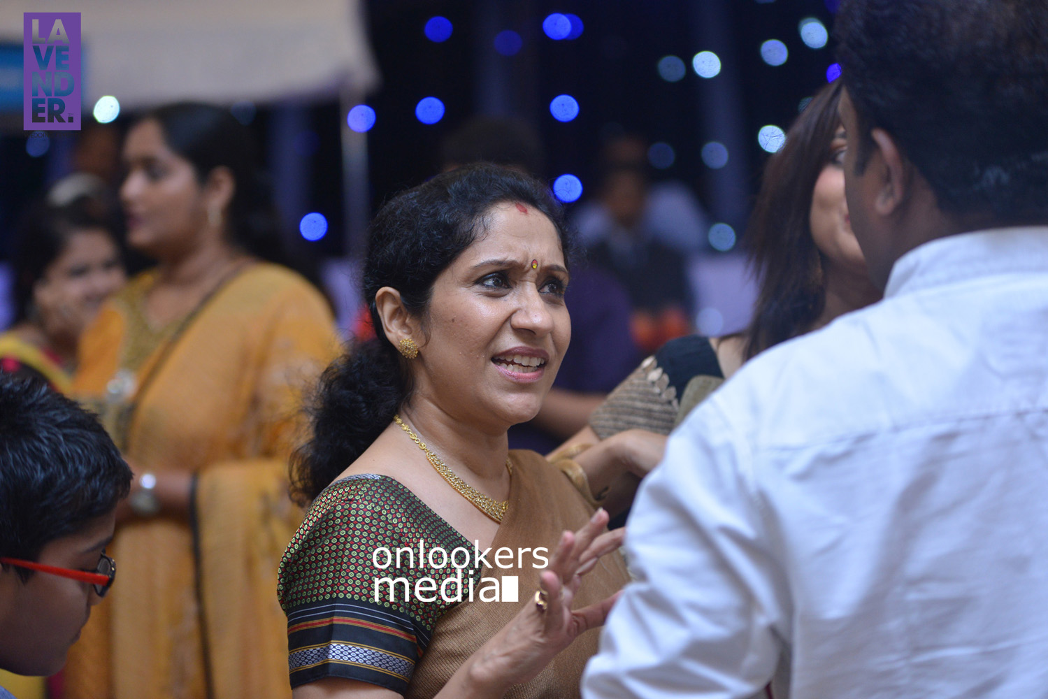 https://onlookersmedia.in/wp-content/uploads/2015/09/Singer-Sujatha-at-Najim-Arshad-Wedding-Reception-Stills-Photos-9.jpg
