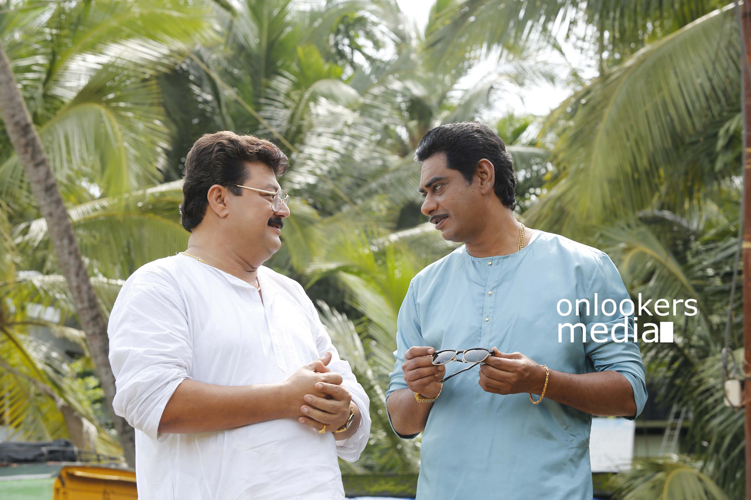 http://onlookersmedia.in/wp-content/uploads/2015/09/Sudheer-Karamana-in-Kohinoor-Malayalam-Movie-Stills-Photos-3.jpg