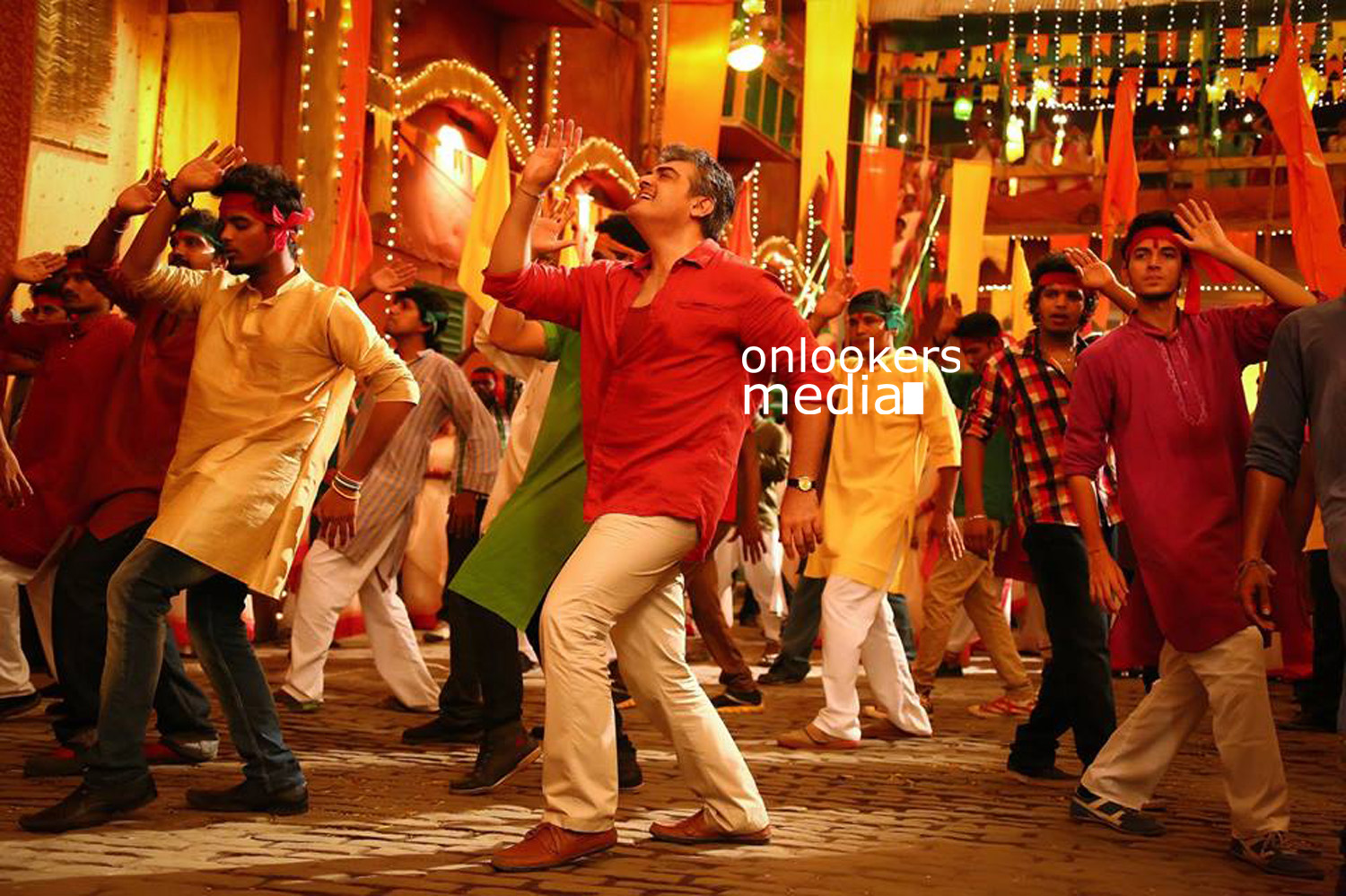 https://onlookersmedia.in/wp-content/uploads/2015/10/Ajith-in-Vedalam-Stills-Photos-6.jpg