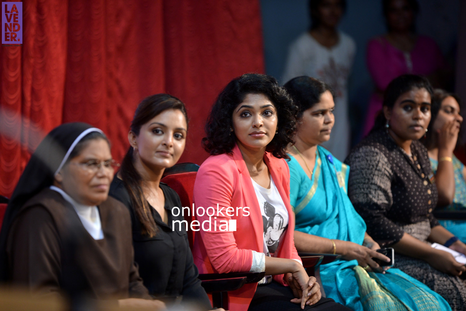 Manju Warrier and Rima Kallingal at  St Teresa’s College, Ernakulam-Hair Donation Campaign (45)