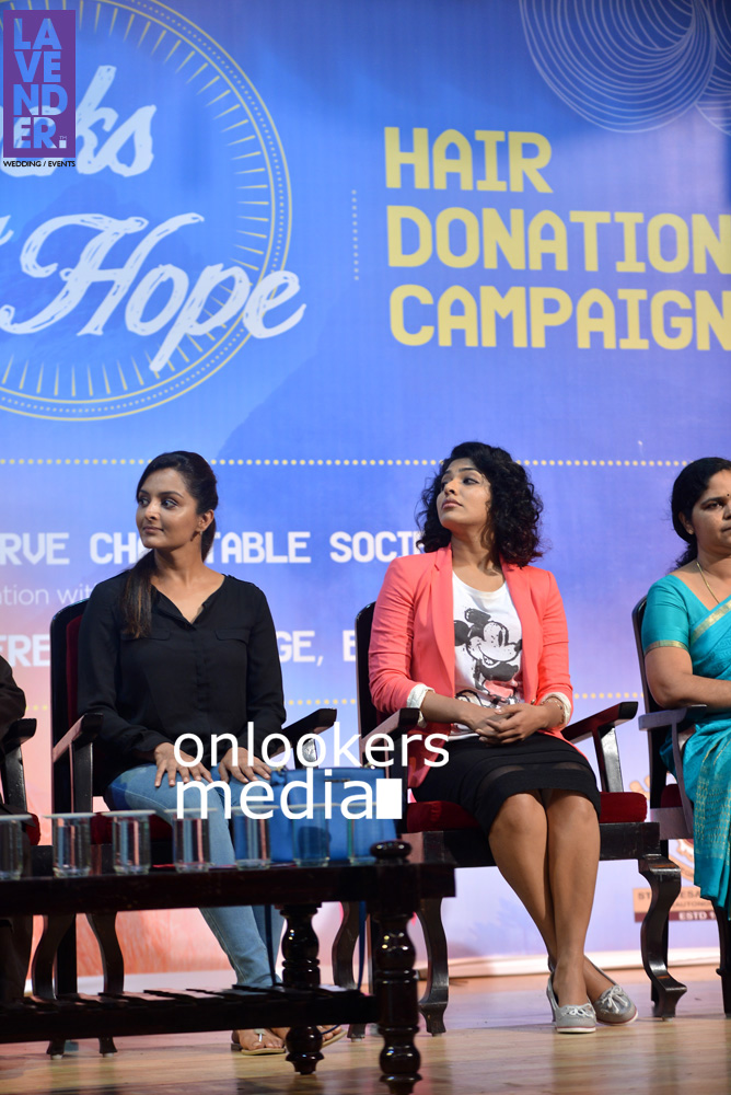 Manju Warrier and Rima Kallingal at St Teresa's College, ErnakulamHair