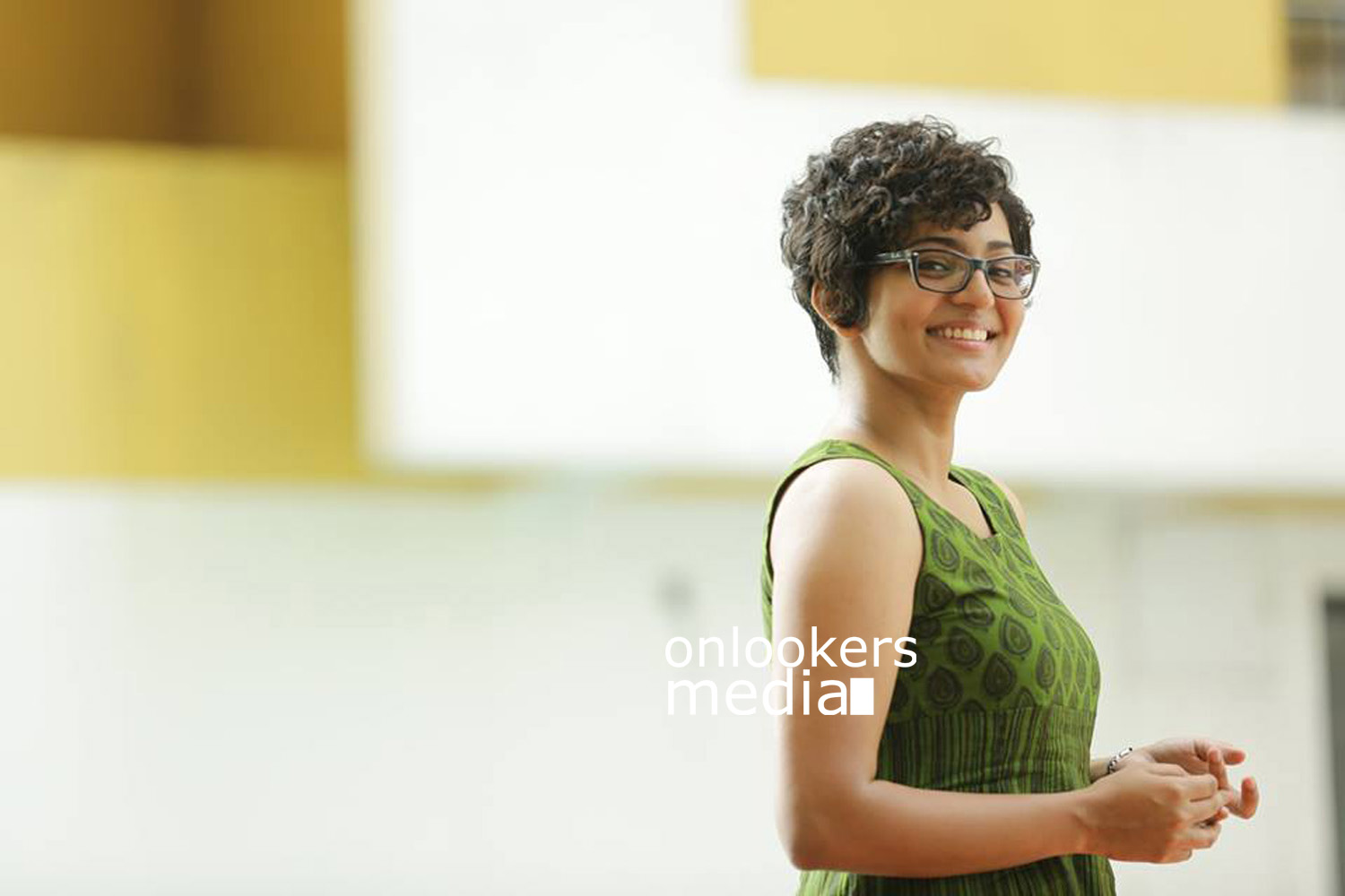 http://onlookersmedia.in/wp-content/uploads/2015/10/Parvathy-in-Bangalore-Days-RJ-Sarah-15.jpg