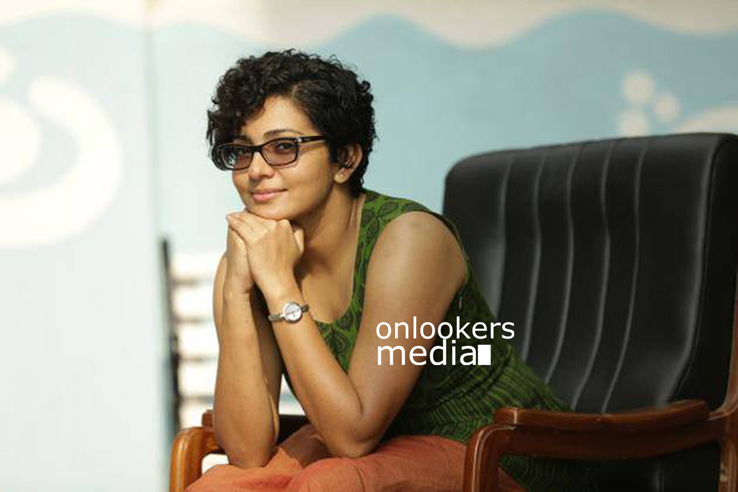 http://onlookersmedia.in/wp-content/uploads/2015/10/Parvathy-in-Bangalore-Days-RJ-Sarah-18.jpg