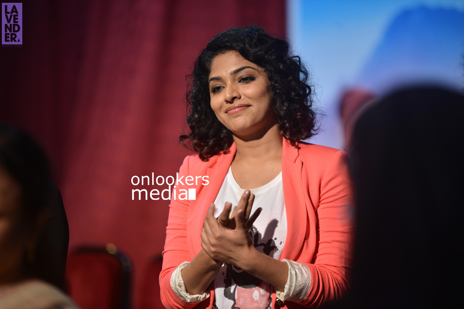 https://onlookersmedia.in/wp-content/uploads/2015/10/Rima-Kallingal-at-St-Teresas-College-Ernakulam-Hair-Donation-Campaign-9.jpg