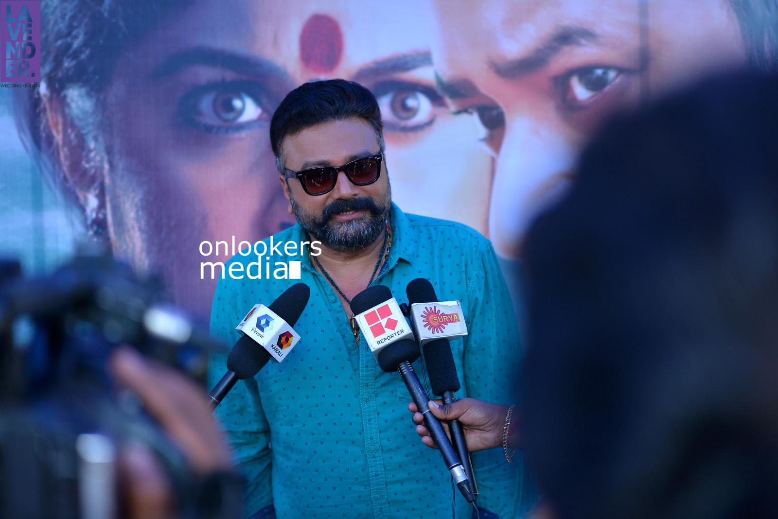 https://onlookersmedia.in/wp-content/uploads/2015/11/Aadupuliyattam-Pooja-Stills-Jayaram-24.jpg